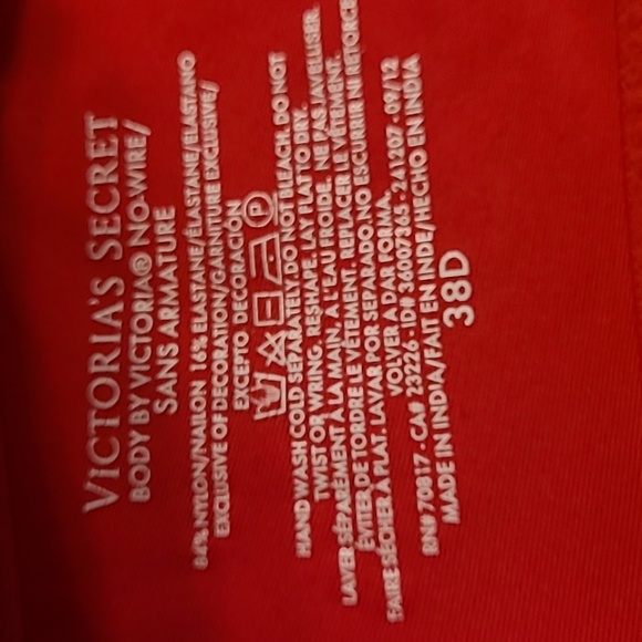 Victoria's Secret 38D - 2 bras - Picture 5 of 9